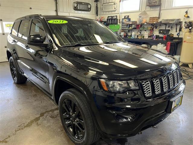 $29900 : 2021 Grand Cherokee Laredo X image 3