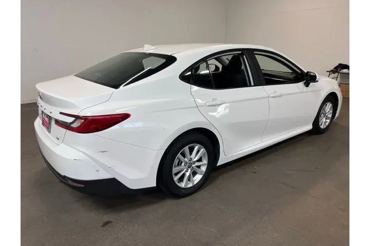 $25574 : Toyota Camry 2025 LE 4dr Sed image 3