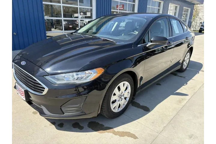 $18990 : 2020 Fusion S image 3