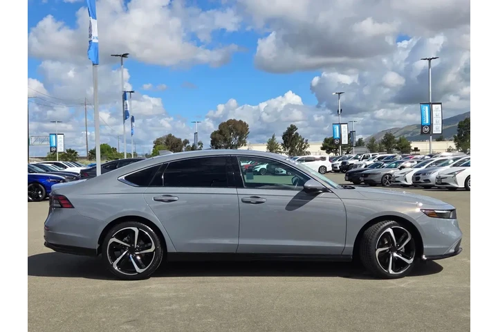 $28882 : Honda Accord Hybrid 2025 EX- image 8