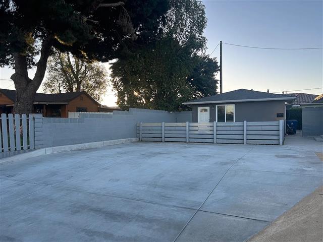 $2800 : Torrance, CA 90501 image 1