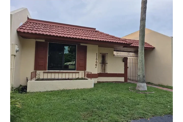 $800 : charming HOME ..Miami, FL image 1