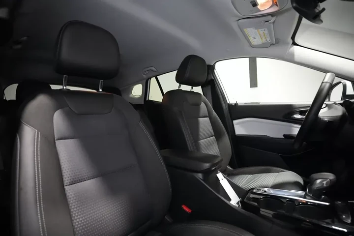 $20391 : 2025 Trax LT image 9