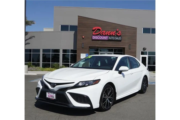 $27984 : 2024 Camry SE Sedan 4D image 1