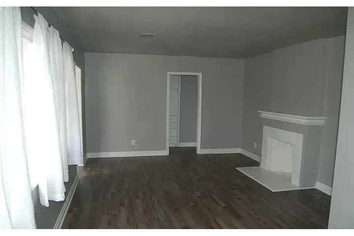 $2000 : Available for lease! image 1