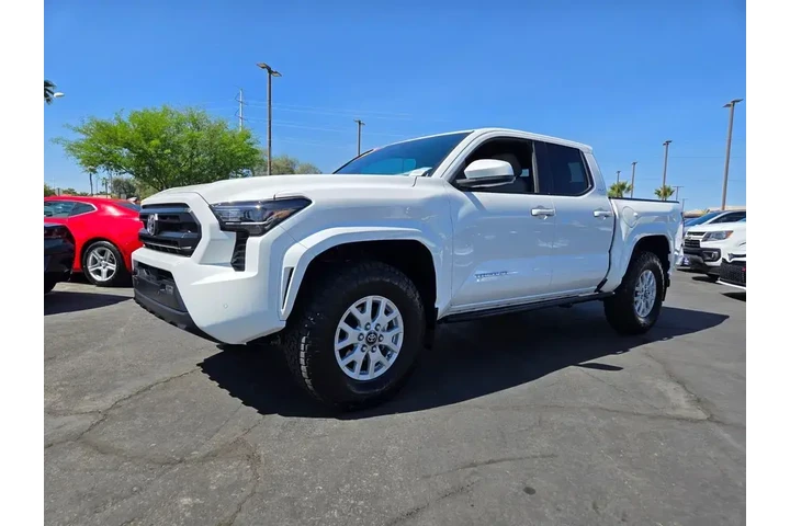 $35413 : Toyota Tacoma 2024 4x4 SR5 4 image 2