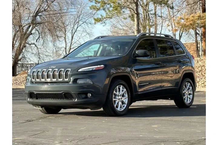 $9900 : 2018 Cherokee Latitude Plus image 3