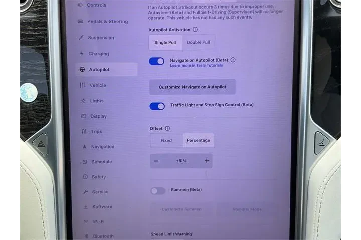 $27000 : Tesla Model X 2017 AWD 75D 4 image 10