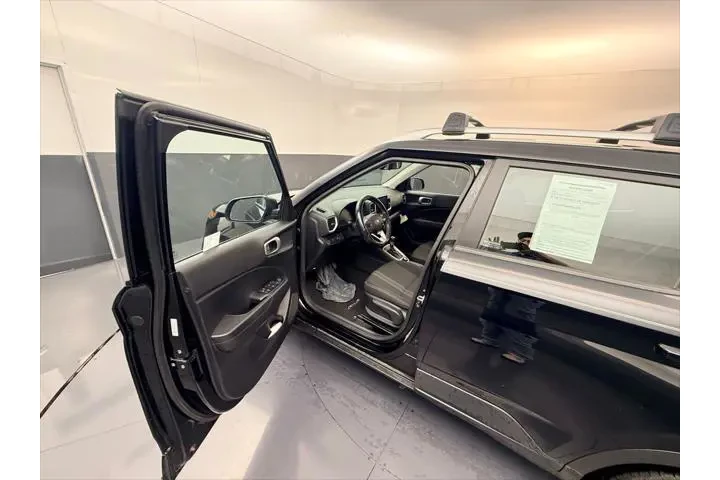 $19889 : Hyundai VENUE 2024 SEL 4dr C image 8
