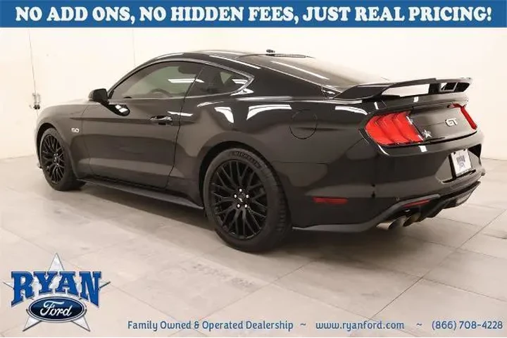 Ford Mustang 2019 GT Premium image 3