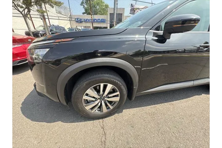 $37495 : Nissan Pathfinder 2025 AWD S image 9