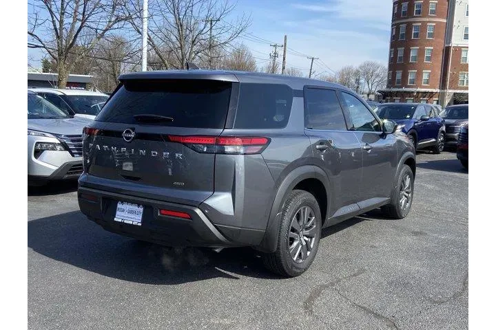 $27487 : Nissan Pathfinder 2024 AWD S image 4