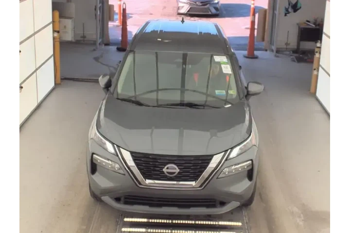 $17990 : Nissan Rogue 2023 SV 4dr Cro image 2