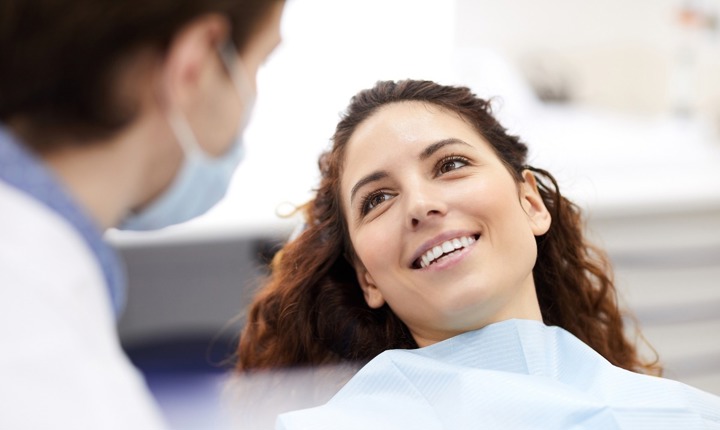 dentista con una paciente