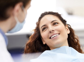 dentista con una paciente