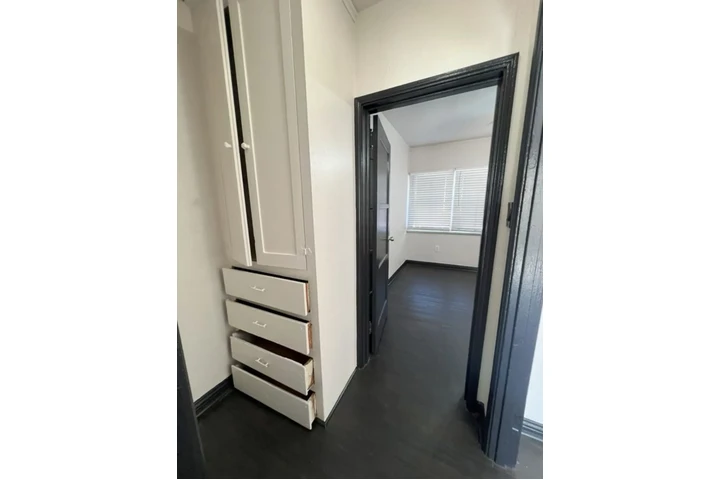 $1350 : Own home image 5
