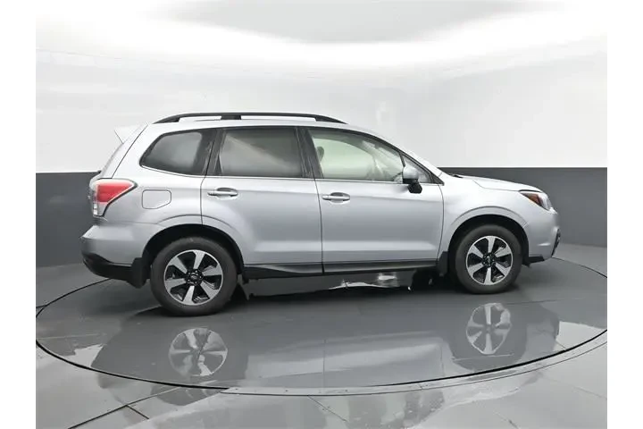 $14959 : Subaru Forester 2018 AWD 2.5 image 4