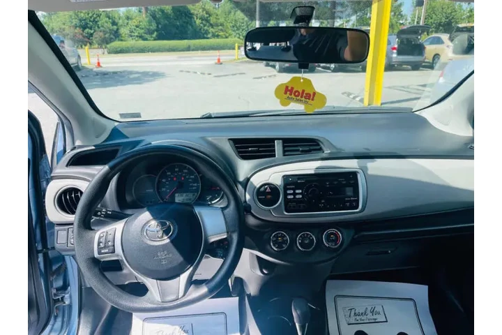 2014 Yaris 5-Door L image 9