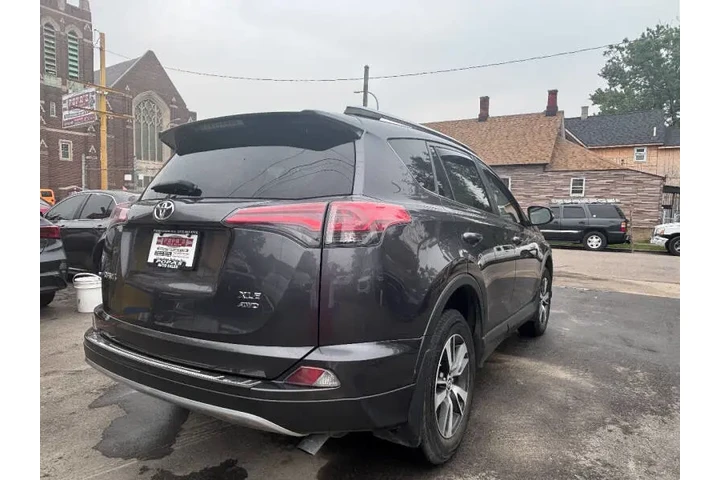 $22995 : 2018 RAV4 XLE image 8