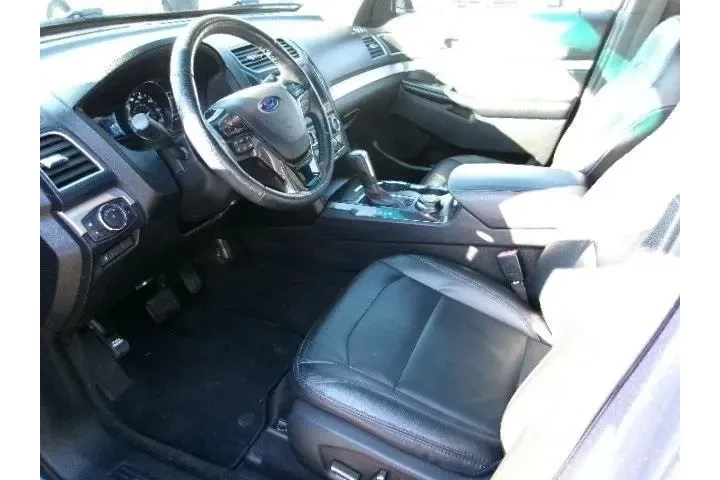 $19868 : Ford Explorer 2017 AWD XLT 4 image 8