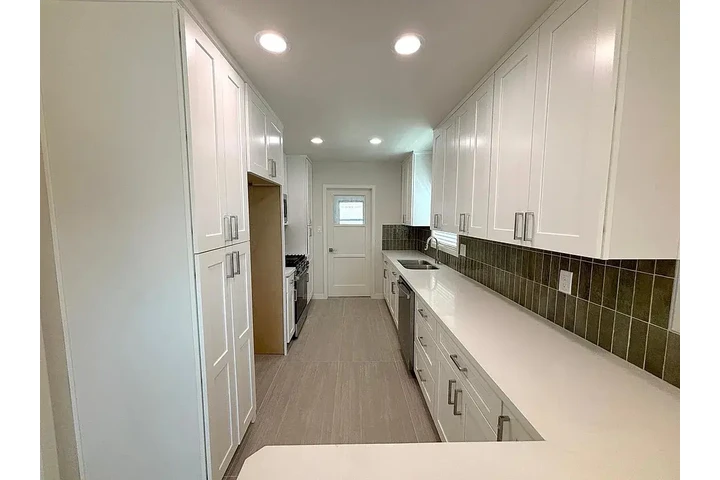$1000 : Beautiful Home...LAKEWOOD,CA image 5