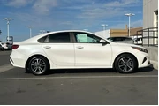$16900 : Kia Forte 2023 LXS 4dr Sedan thumbnail