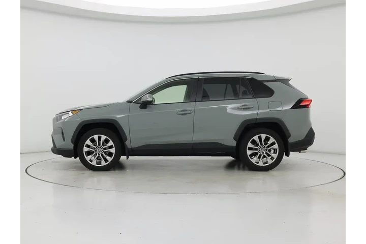 $29998 : Toyota RAV4 2021 AWD XLE Pre image 3