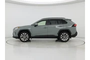 $29998 : Toyota RAV4 2021 AWD XLE Pre thumbnail