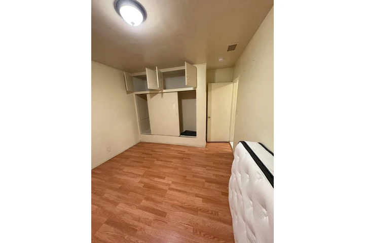 $900 : Cuarto en North Long Beach image 2