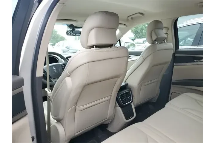 $19990 : Lincoln Nautilus 2019 AWD 4d image 6