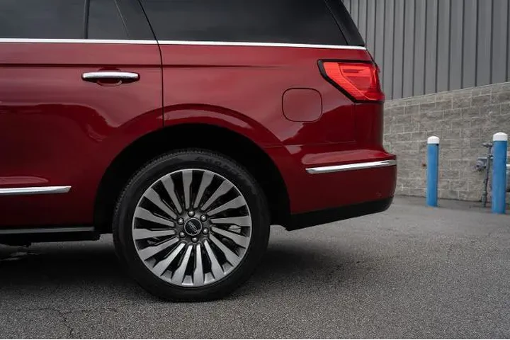 $31987 : Lincoln Navigator 2019 4x4 R image 6