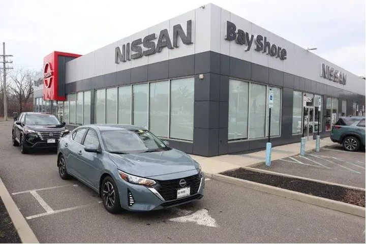 $18978 : Nissan Sentra 2025 SV 4dr Se image 1