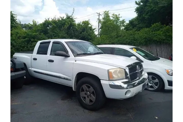 2005 Dakota Laramie image 4