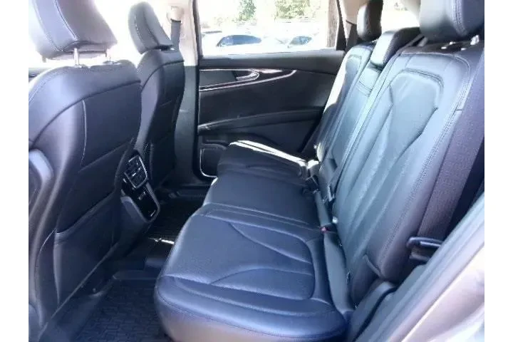 $34889 : Lincoln Nautilus 2022 AWD Re image 7