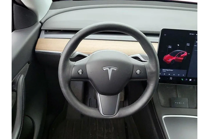 $27998 : Tesla Model Y 2022 AWD Long image 10