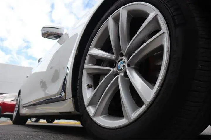 $21876 : BMW 7 Series 2017 750i 4dr S image 8