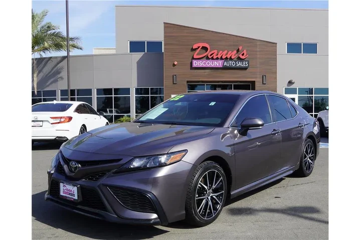 $24984 : 2022 Camry SE Sedan 4D image 1