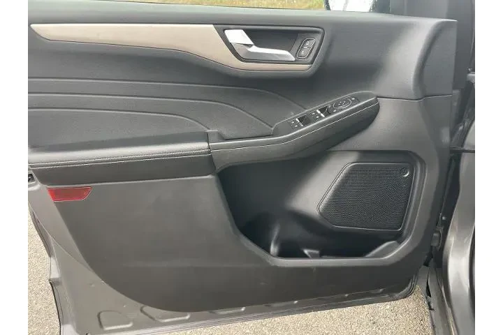 $19800 : Ford Escape 2022 SEL 4dr SUV image 9