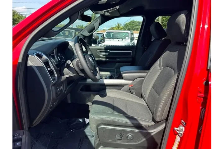 $30359 : Ram 1500 2025 4x4 Big Horn 4 image 9
