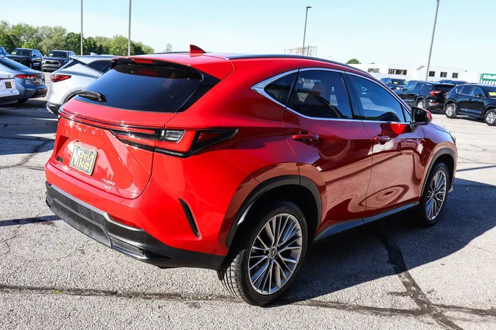 $39988 : 2022 NX 350 Luxury AWD image 4