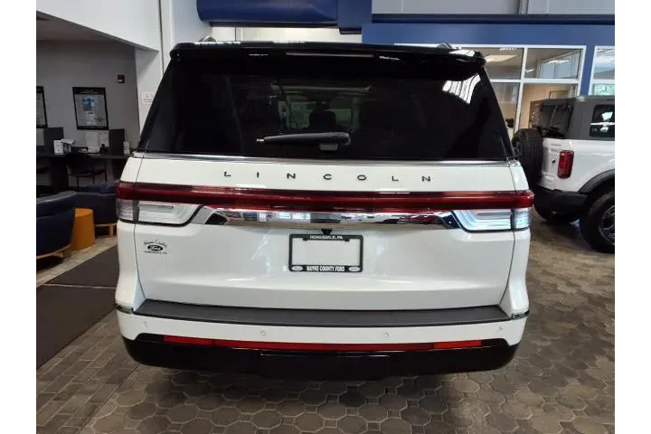 $93995 : Lincoln Navigator 2024 4x4 B image 5