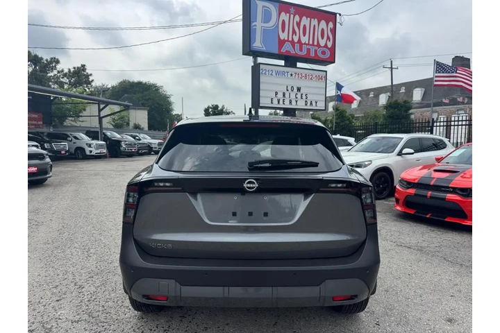 2025 Kicks SV image 5