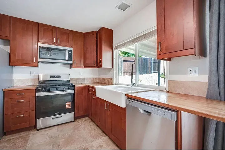 $1250 : Amplia casa disponible image 7