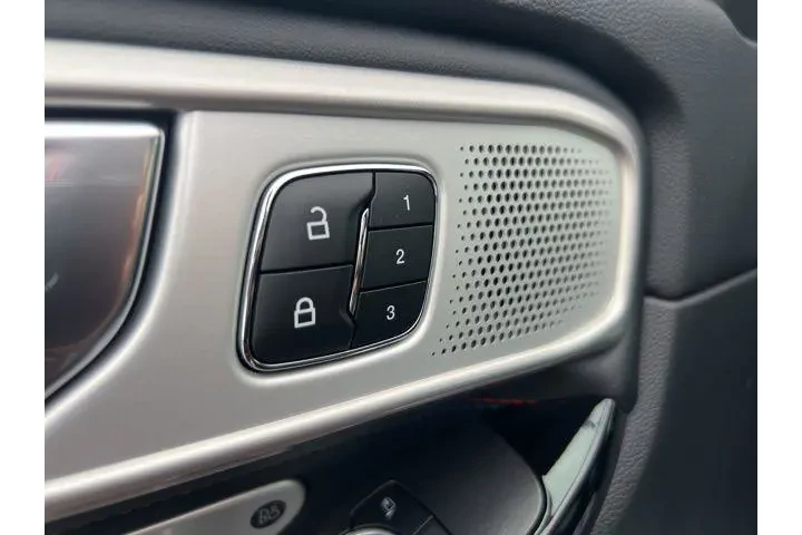 $36942 : Ford Explorer 2023 AWD ST 4d image 9