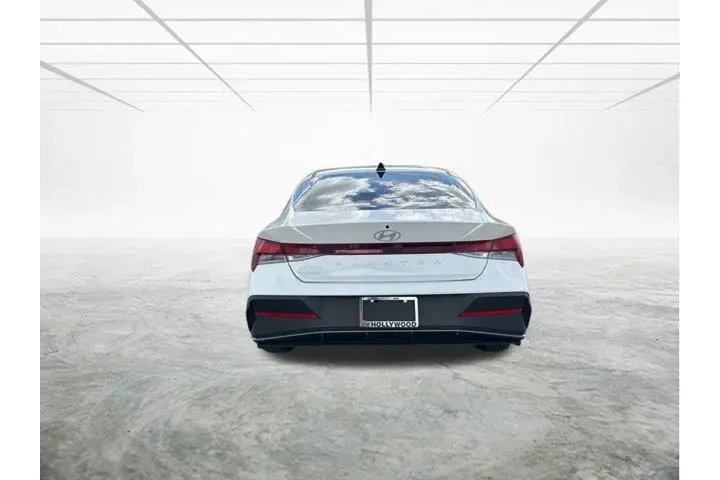 $18095 : Hyundai ELANTRA 2024 SEL 4dr image 5