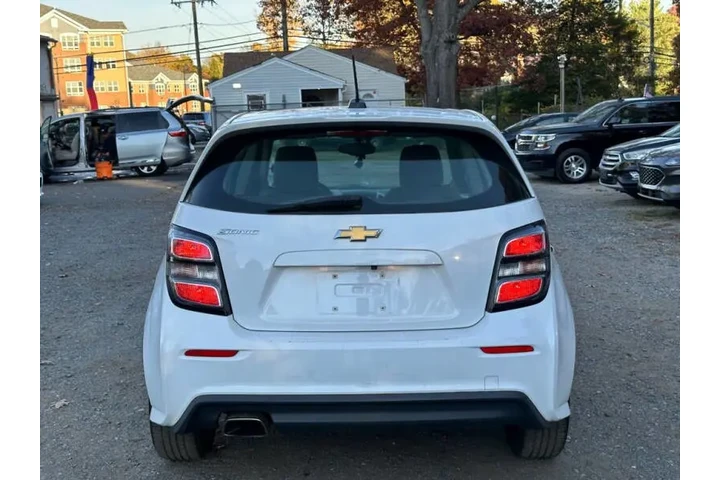 $7550 : 2017 Sonic LT Auto Fleet image 7