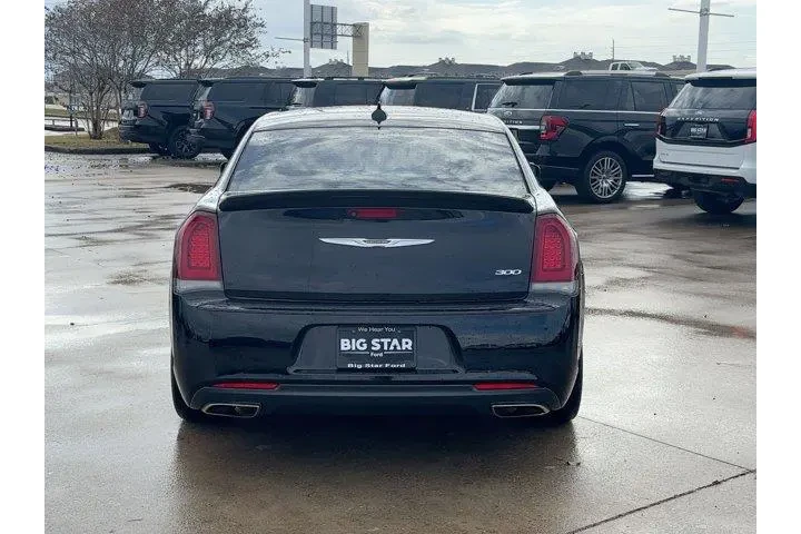 $17499 : Chrysler 300 2020 Touring 4d image 4