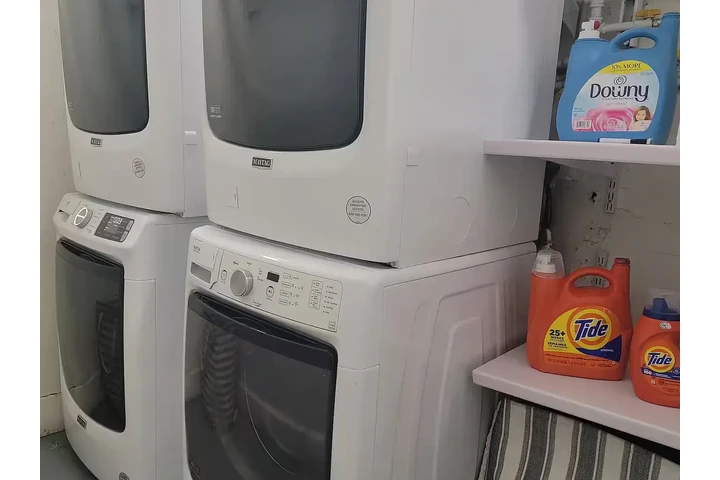 $2300 : 2bed 1bath available for rent image 2