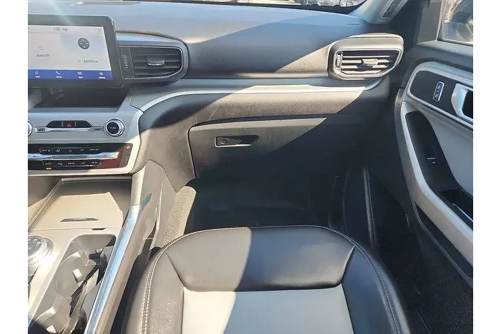 $29990 : Ford Explorer 2022 AWD XLT 4 image 10