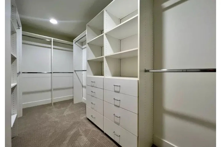 $1500 : 1Bed 1 bath Apt in Koreatown image 9